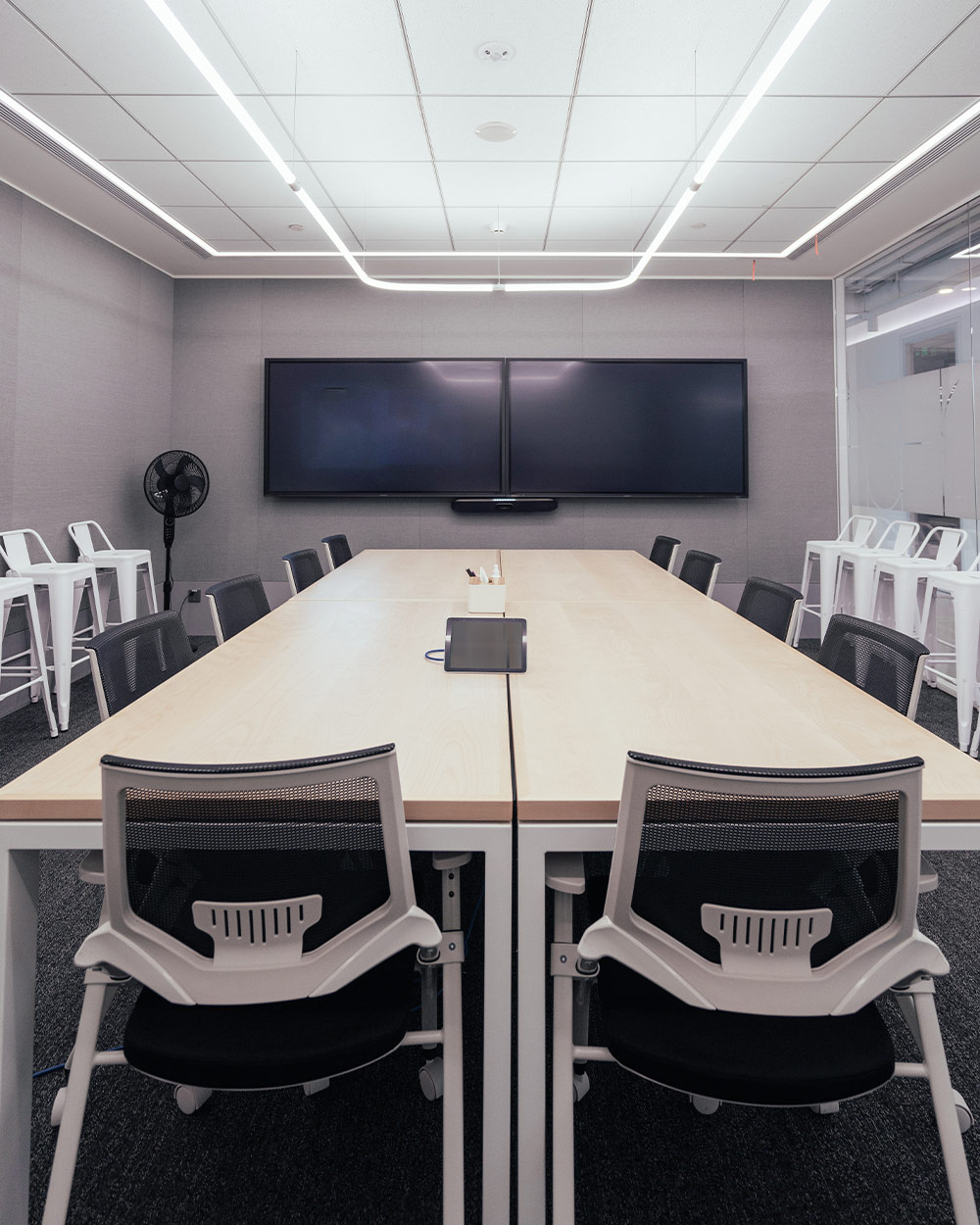 BAVS-commercial-conference-room-av-solutions-1-1